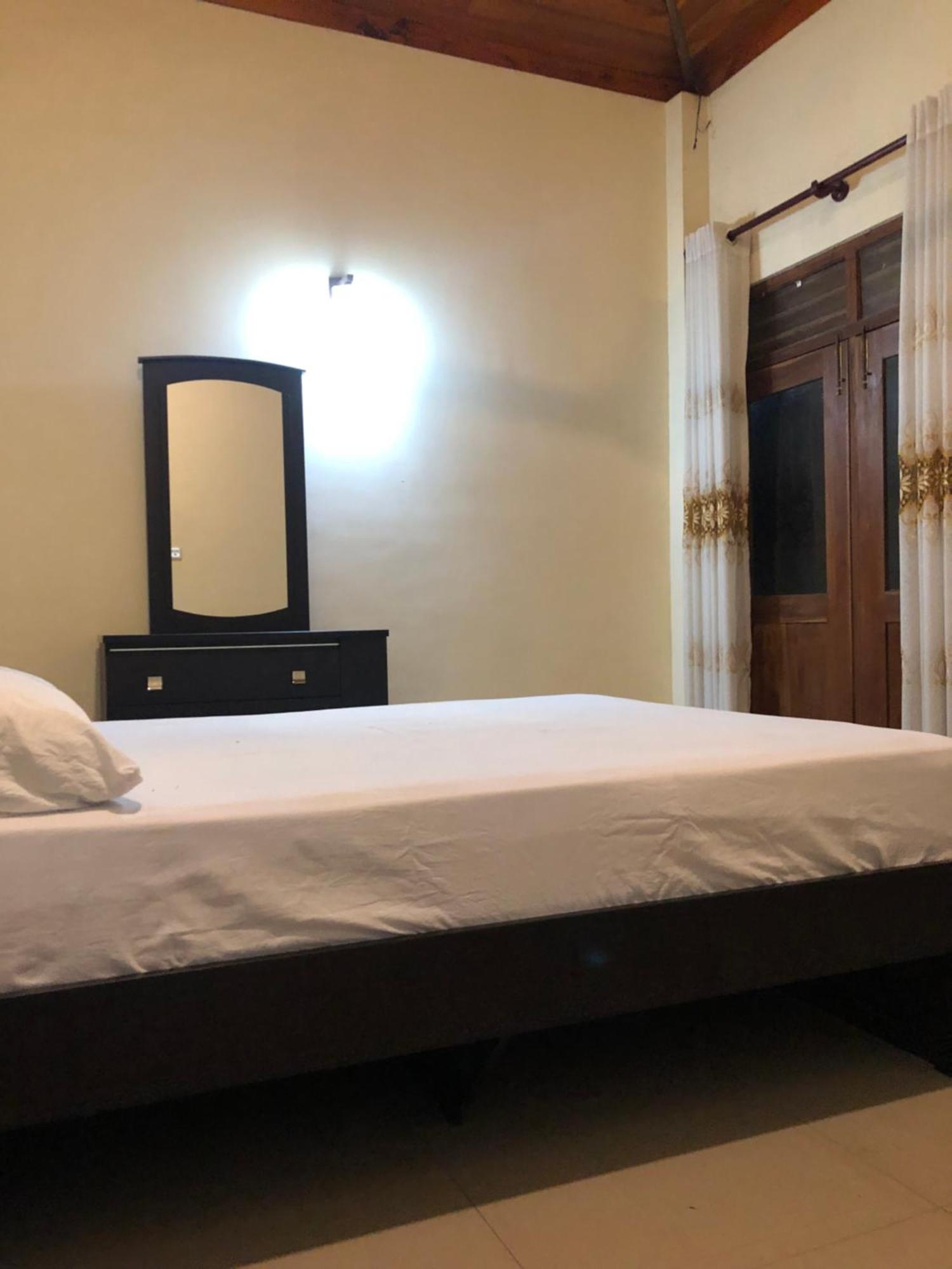 Senarathna Guest House Weligama Bagian luar foto